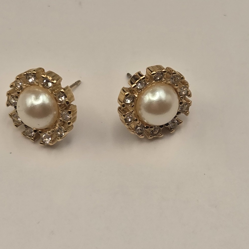 Richelieu VTG Gold Tone Faux Pearl Rhinestone Halo Stud Earrings - Picture 6 of 8